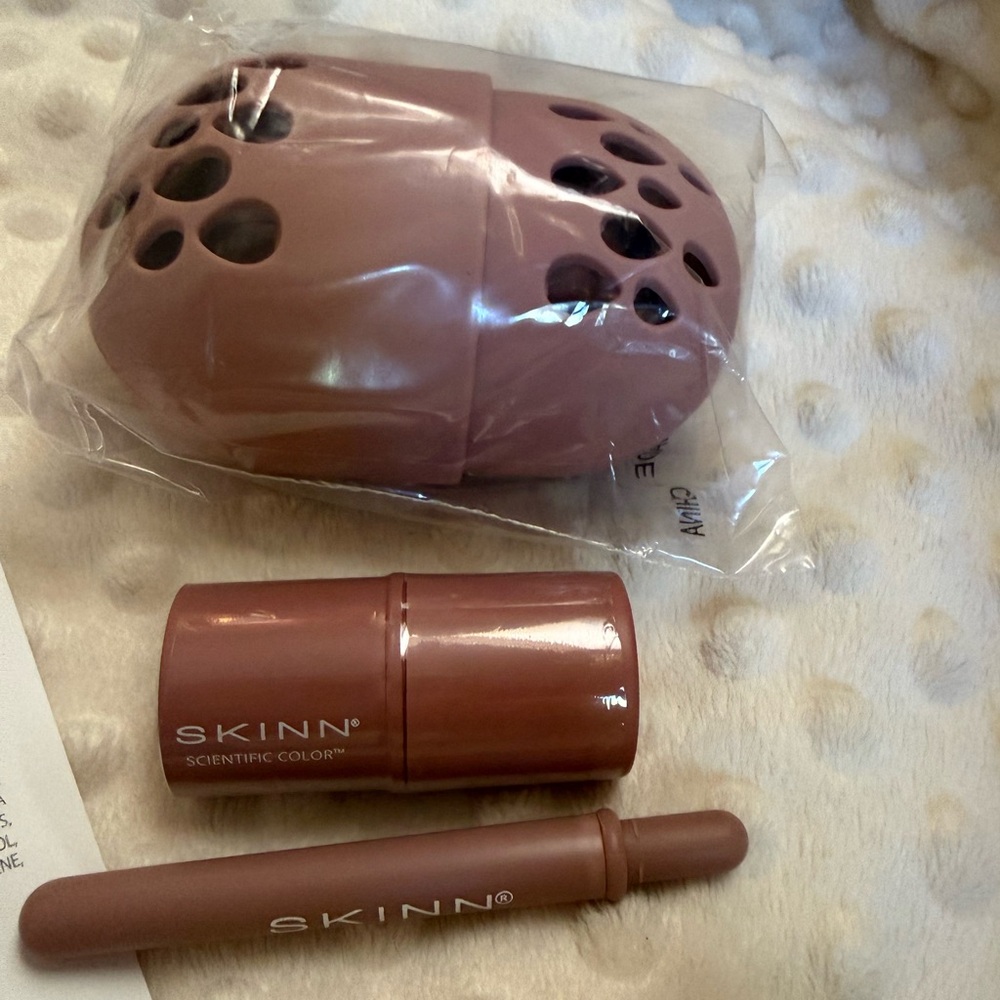 SKINN Green Tea + Mint Cleanser bundle gift set - Picture 6 of 13